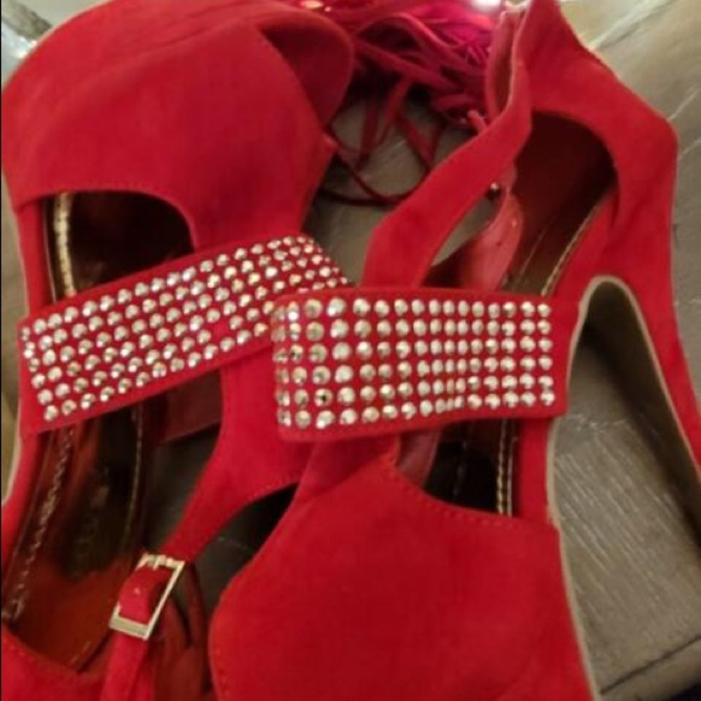 Red Shoedazzle size 6.5 gently used. - Picture 3 of 8